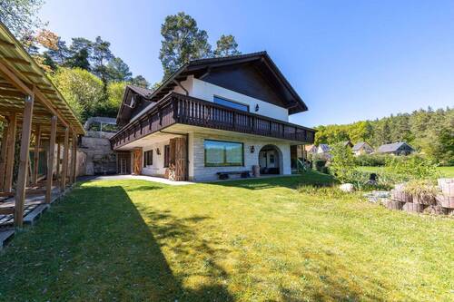 Haus Etzelwang Gartenansicht - 8 Zimmer Einfamilienhaus zum Kaufen in Etzelwang