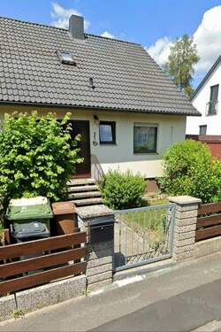 Bild 1 - Reserviert!! Einfamilienhaus mit Einliegerwohnung und Garage in Fürth - Veitsbronn