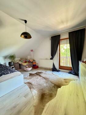 Schlafzimmer mit Balkon - 