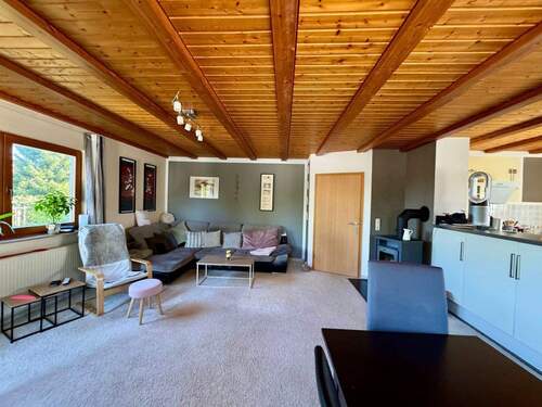 Wohnzimmer - 5 Zimmer Einfamilienhaus zum Kaufen in Markvippach