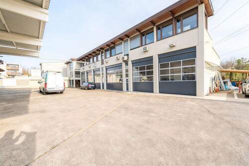 Innenhof & Werkstattboxen - Attraktives Investment im Raum Stuttgart: Wohn- und Gewerbeobjekt mit langfristigen Mietverträgen