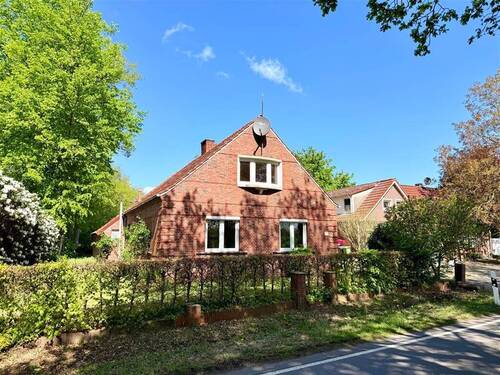 Außenansicht - Fehnhaus wird Eigenheim - 140.000,00&nbsp;EUR Kaufpreis, ca.&nbsp; 85,00&nbsp;m&sup2;&nbsp;Wohnfl&auml;che