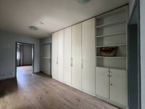 Flur mit Einbauschrank - 4 Zimmer Etagenwohnung in Hamburg