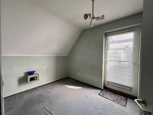 Arbeitszimmer mit Zugang zum Balkon - 