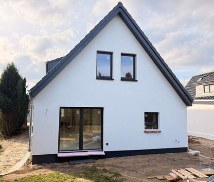 Haus Gartenansicht - 6 Zimmer Einfamilienhaus zum Kaufen in Glinde