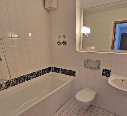 innenliegendes Bad mit Wanne - 