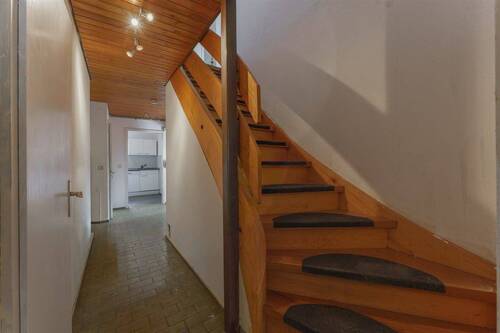 Treppe ins Obergeschoss - 