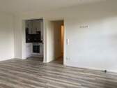 Wohnbereich mit offener EBK - 