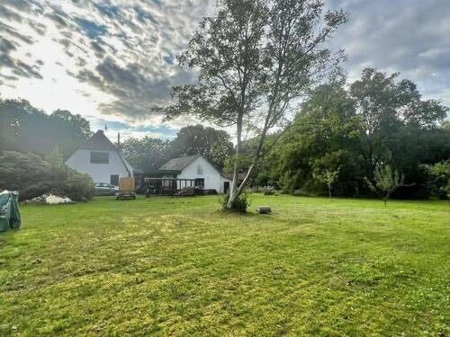 Seitenansicht - Einfamilienhaus mit separatem Baugrundstück