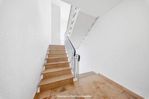 Treppenhaus - 3 Zimmer Etagenwohnung in Karlsruhe