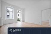 Wohnzimmer von links - ?? Wohnglück im Sonnigem Zuhause - renovierte 2 Zimmer Wohnung mit Balkon