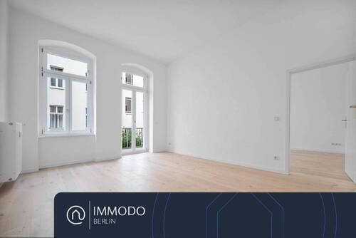 Wohnzimmer von links - ?? Wohnglück im Sonnigem Zuhause - renovierte 2 Zimmer Wohnung mit Balkon