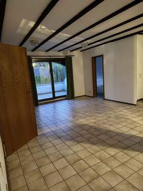 Bild 1 - Lichtdurchflutete Wohnung in Zweifamilienhaus mit großem Balkon in Krefelder Bestlage zu vermieten