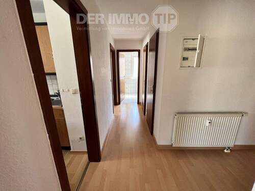 Flur - Etagenwohnung mit 62,00 m&sup2; in Wilkau-Haßlau zum Kaufen