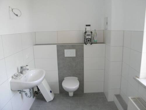 Bad 1 - 4 Zimmer Etagenwohnung in Naundorf