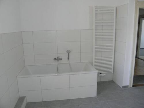 Bad 1 - Etagenwohnung mit 84,10 m&sup2; in Naundorf zur Miete