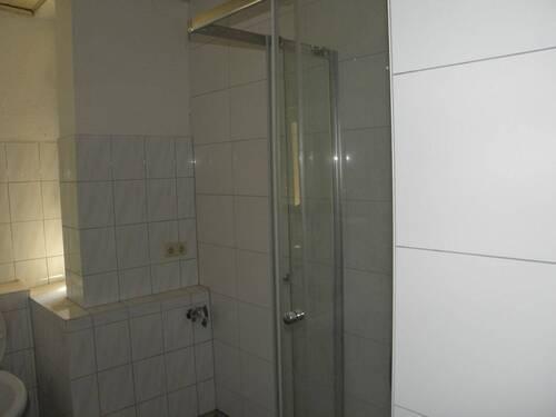 Bad mit Dusche - 