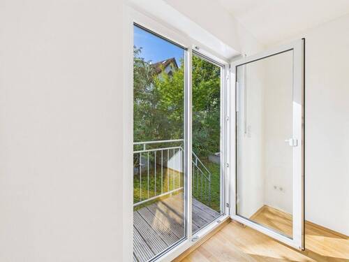 Gartenzugang aus Wohnzimmer - 6 Zimmer Einfamilienhaus in Wiesbaden