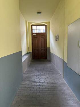Zugang Hinterhof - Etagenwohnung mit 61,20 m² in Zwickau zur Miete