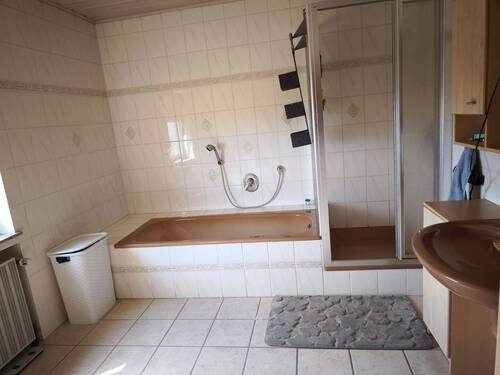 Teilansicht Dusche mit Wanne.jpg - 