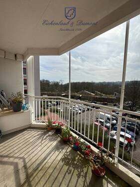 Balkon - 2-ZKB Wohnung mit Balkon in zentraler Lage