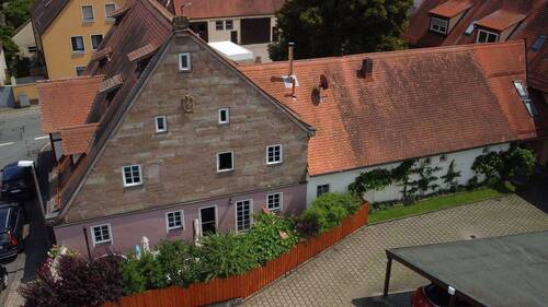 Westansicht - 9 Zimmer Einfamilienhaus in Erlangen