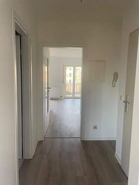 02 Flur - Etagenwohnung mit 78,30 m&sup2; in Plauen zur Miete