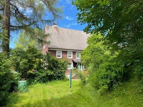 grüne Oase.... - 7 Zimmer Mehrfamilienhaus, Wohnhaus zum Kaufen in Furtwangen im Schwarzwald