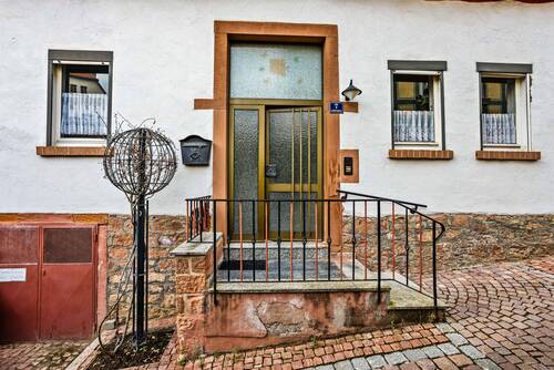 Eingangsbereich - 1 Zimmer Mehrfamilienhaus, Wohnhaus zum Kaufen in Gelnhausen