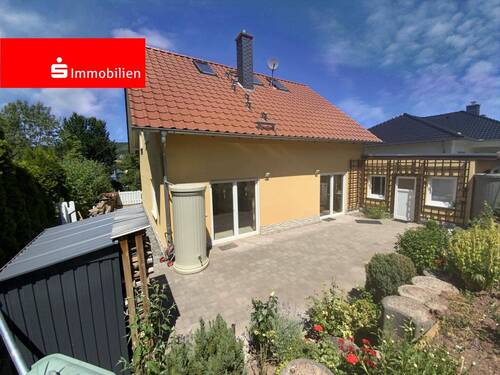 Titelbild - Viel Platz im neuen Eigenheim - Haus in Stadtrandlage mit Garten zum Wohlfühlen