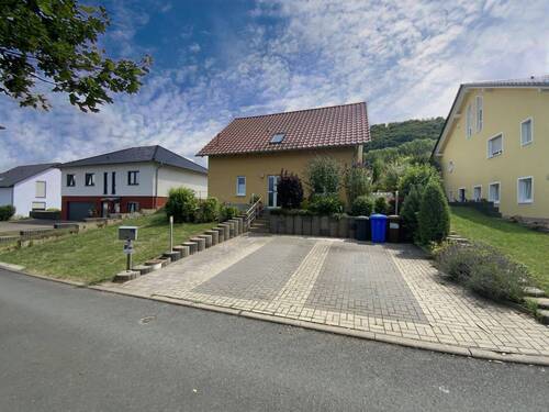 Straßenansicht - 9 Zimmer Einfamilienhaus zum Kaufen in Sondershausen