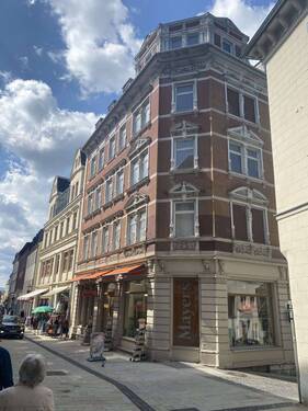 Bild 1 - Sanierungsobjekt - Wohn- und Geschäftshaus in 1A - Lage (Laden saniert und vermietet)