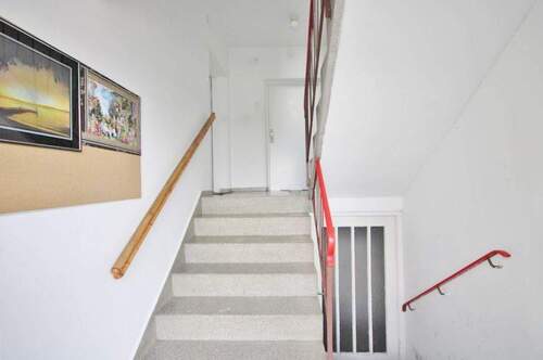 gepflegtes Treppenhaus - 