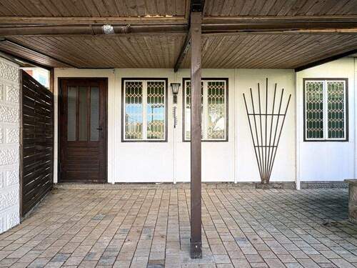 Nebengebäude mit Terrasse - 1 Zimmer Mehrfamilienhaus, Wohnhaus in Oschatz