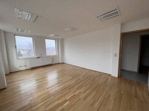 Büroraum 1 - Geräumiger Gewerberaum mit schöner Fernsicht