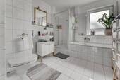 Hauptbadezimmer im OG - 