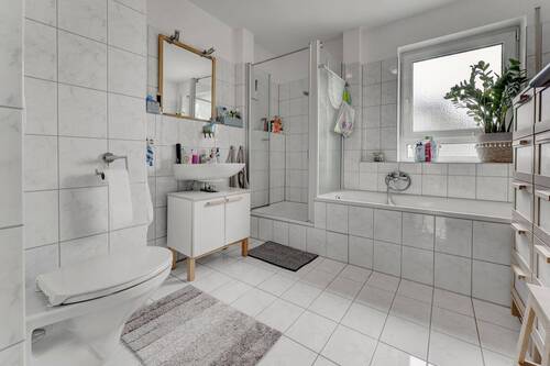 Hauptbadezimmer im OG - 