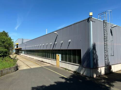 Außenansicht 3 - Düren-Nähe Abfahrt A4: 640 m² Produktions- und Lagerhalle mit innenliegendem Bürotrakt