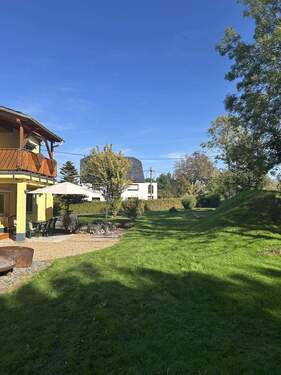 Grundstück mit Terrasse - 