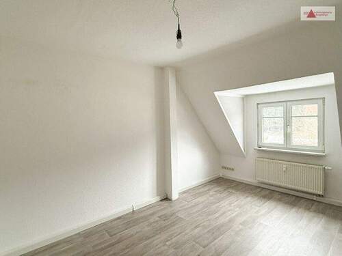 Wohnzimmer - Kleine 2-Raum-Wohnung in zentrumsnaher Wohnlage von Schlettau!