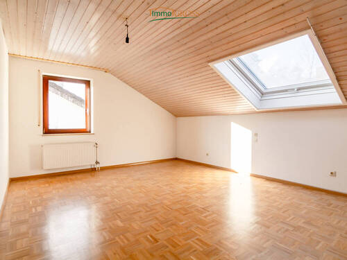 OG - Lichtdurchflutetes Elternschlafzimmer - 