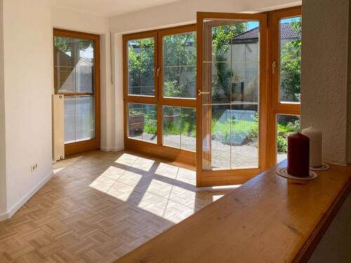 Wohnzimmer (03) - Etagenwohnung mit 62,90 m² in Putzbrunn zum Kaufen