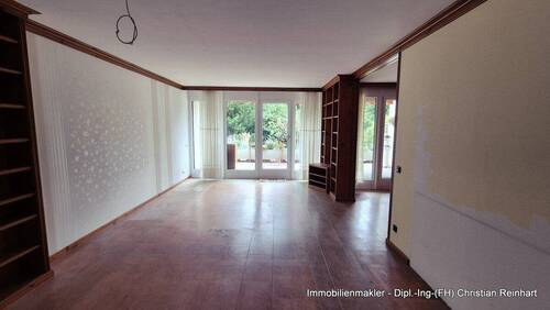 1 Wohnzimmer (1).jpg - 4 Zimmer Etagenwohnung zum Kaufen in Nürnberg