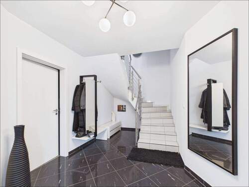 Eingangsbereich - 5 Zimmer Doppelhaushälfte zum Kaufen in Haibach