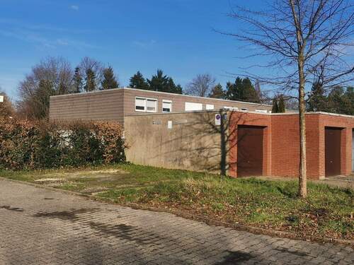 Stellplätze und Garagen - 