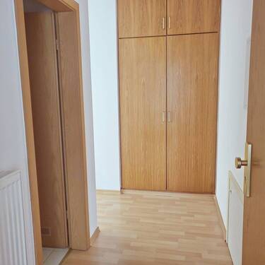 Flur mit Einbauschrank - 