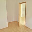 Schlafzimmer mit Laminat - 