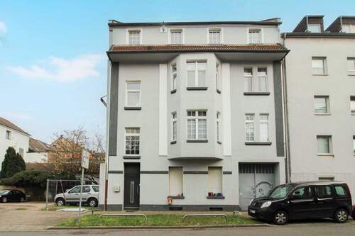 Vorderansicht - Familienfreundliche 6-Zimmer-Wohnung in bester Innenstadtlage