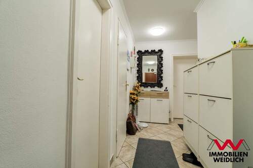 Eingangsdiele - Etagenwohnung mit 78,00 m&sup2; in Kirchseeon zum Kaufen