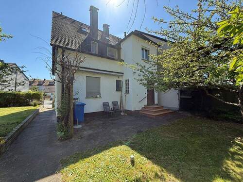 Haus hinten - Renovierungsbedürftiges 6-Zimmer Reihenhaus in Nürnberg-Ziegelstein